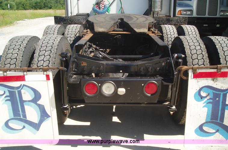 image for item 2592 2003 Kenworth Construct T600 semi truck