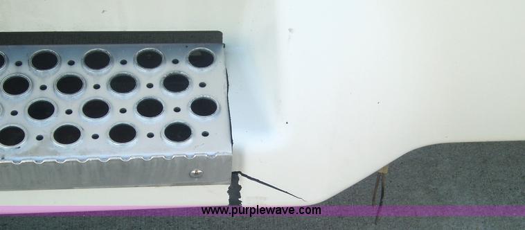 image for item 2592 2003 Kenworth Construct T600 semi truck