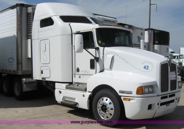 image for item 2620 2003 Kenworth Construct T600 semi truck