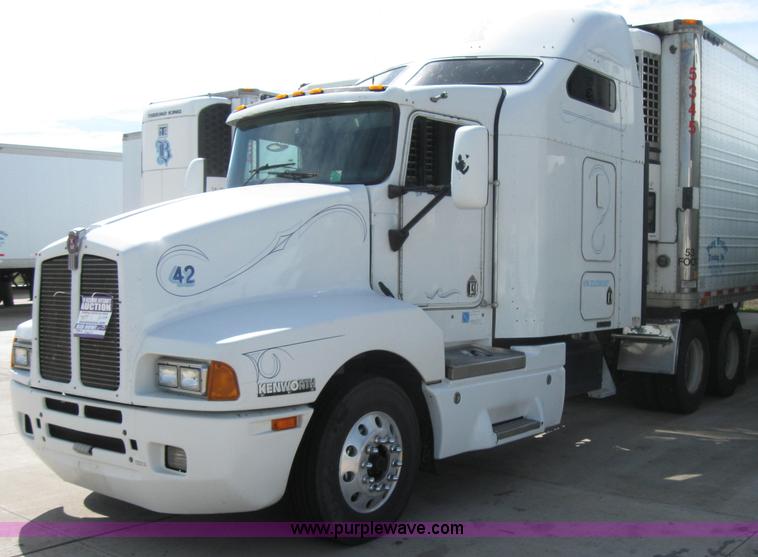 image for item 2620 2003 Kenworth Construct T600 semi truck