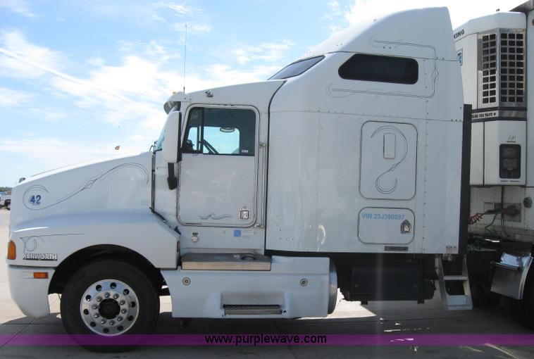 image for item 2620 2003 Kenworth Construct T600 semi truck