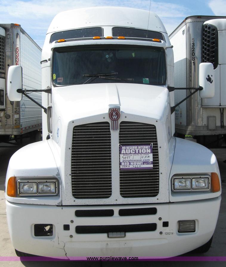image for item 2620 2003 Kenworth Construct T600 semi truck