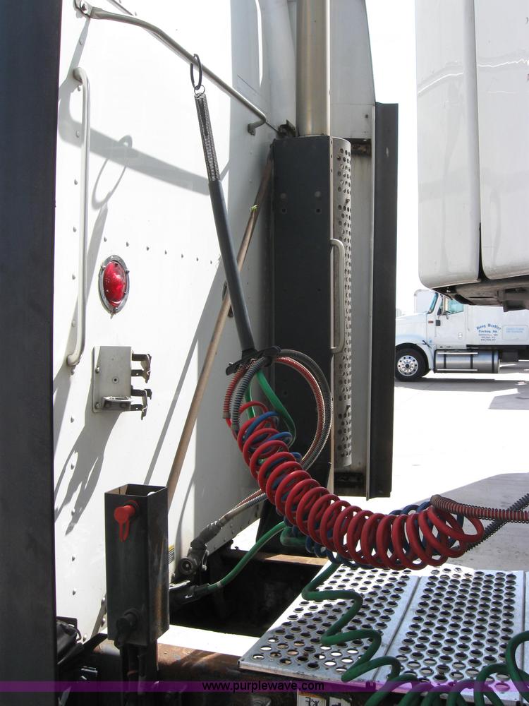 image for item 2620 2003 Kenworth Construct T600 semi truck