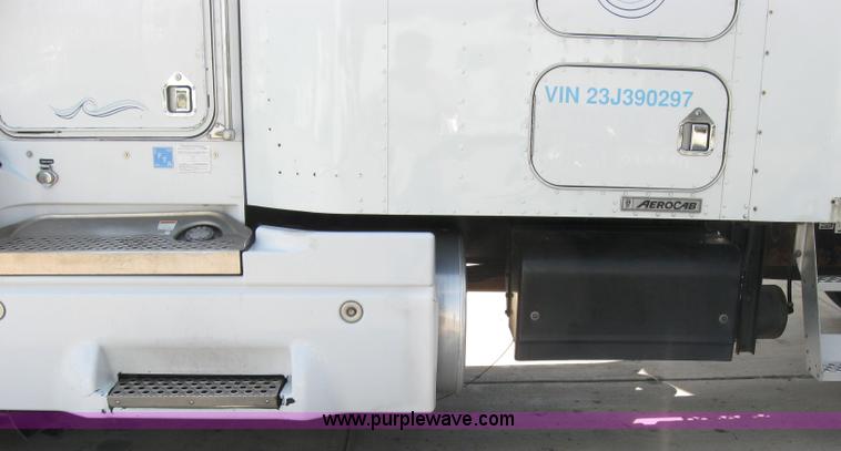 image for item 2620 2003 Kenworth Construct T600 semi truck