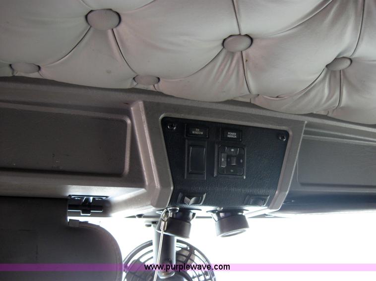 image for item 2620 2003 Kenworth Construct T600 semi truck