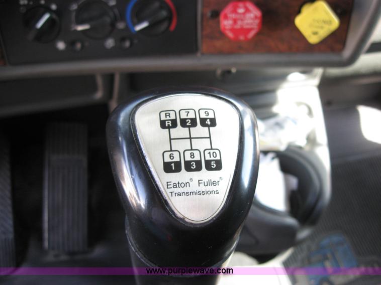 image for item 2620 2003 Kenworth Construct T600 semi truck