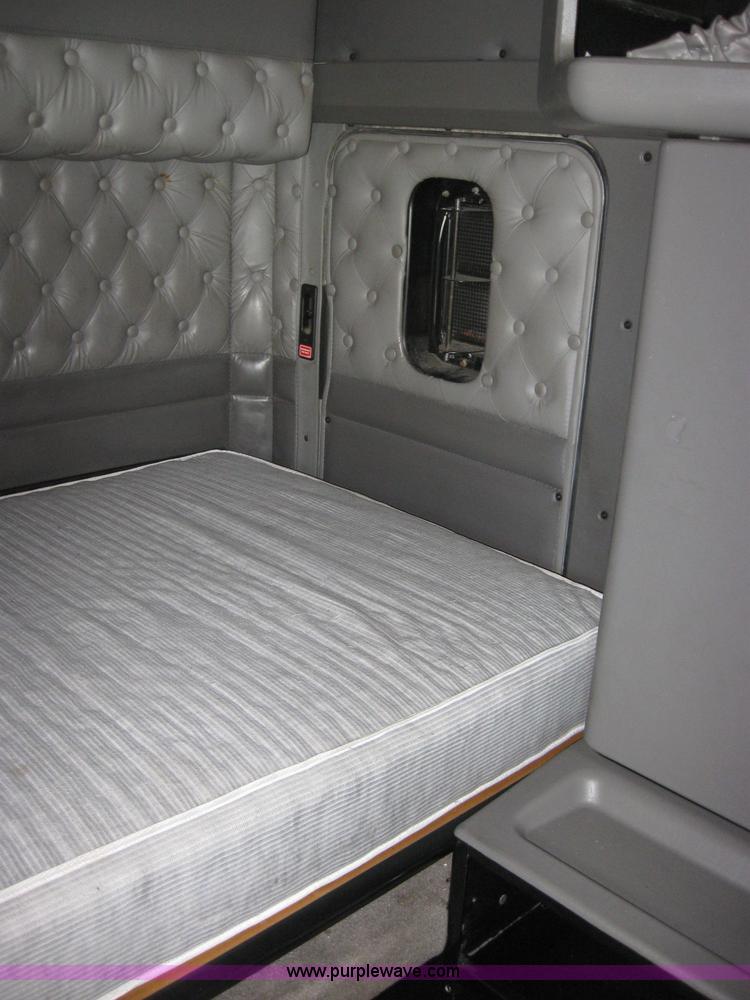 image for item 2620 2003 Kenworth Construct T600 semi truck