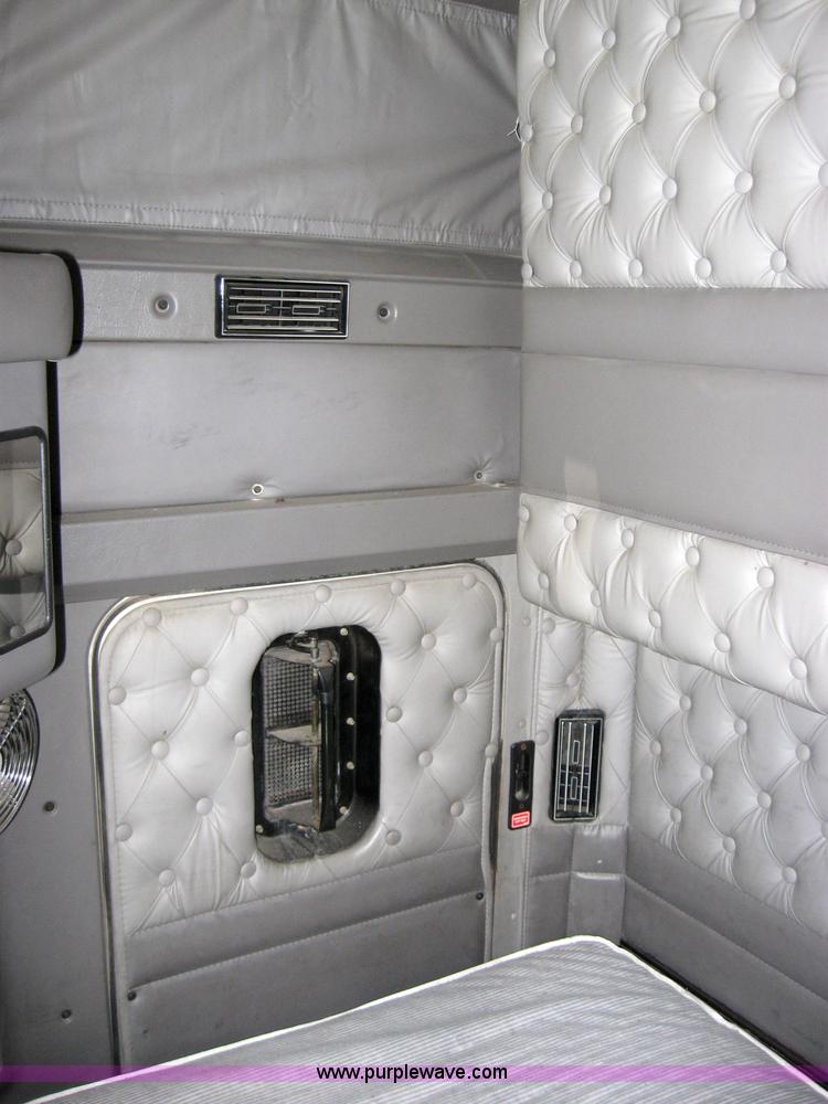 image for item 2620 2003 Kenworth Construct T600 semi truck