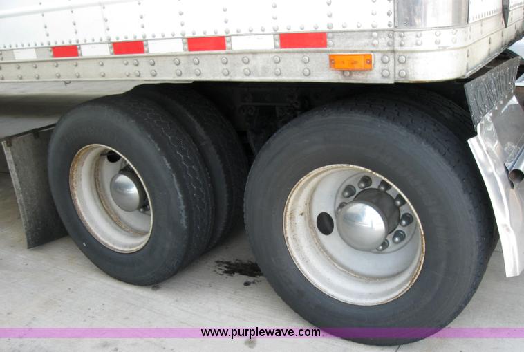 image for item 2620 2003 Kenworth Construct T600 semi truck