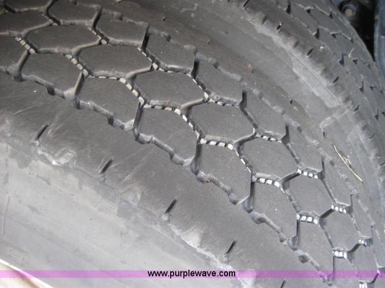 image for item 2620 2003 Kenworth Construct T600 semi truck