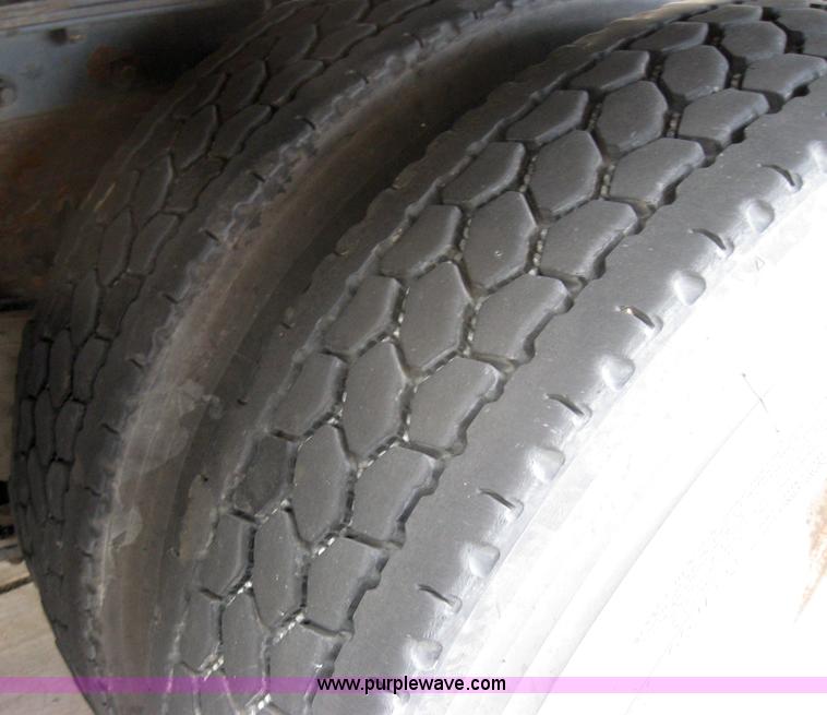 image for item 2620 2003 Kenworth Construct T600 semi truck