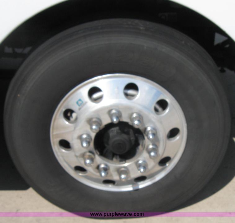 image for item 2620 2003 Kenworth Construct T600 semi truck