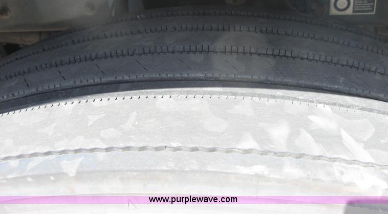 image for item 2620 2003 Kenworth Construct T600 semi truck