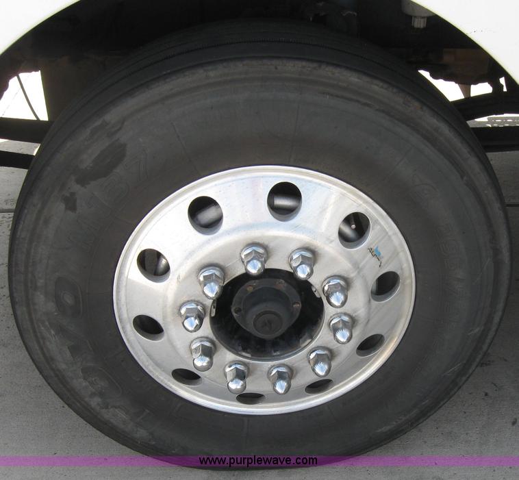 image for item 2620 2003 Kenworth Construct T600 semi truck