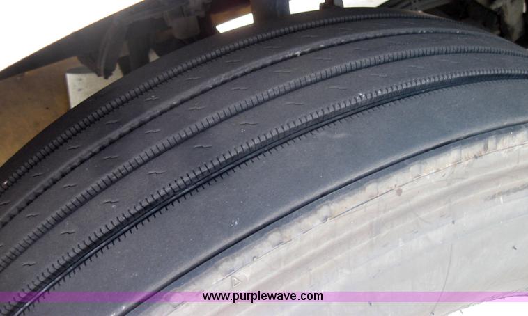 image for item 2620 2003 Kenworth Construct T600 semi truck