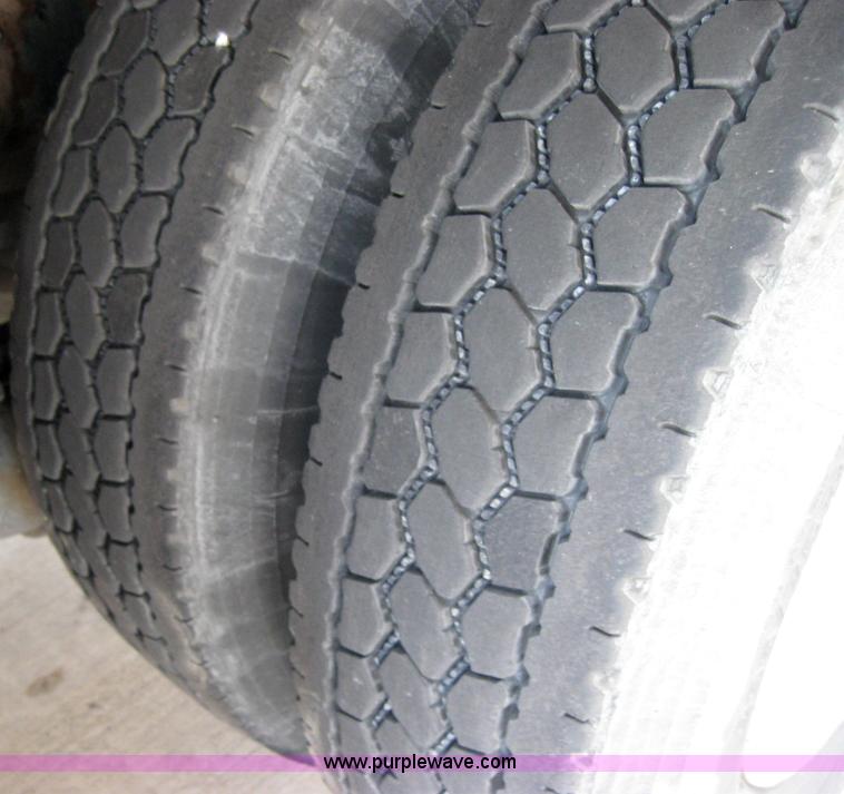 image for item 2620 2003 Kenworth Construct T600 semi truck