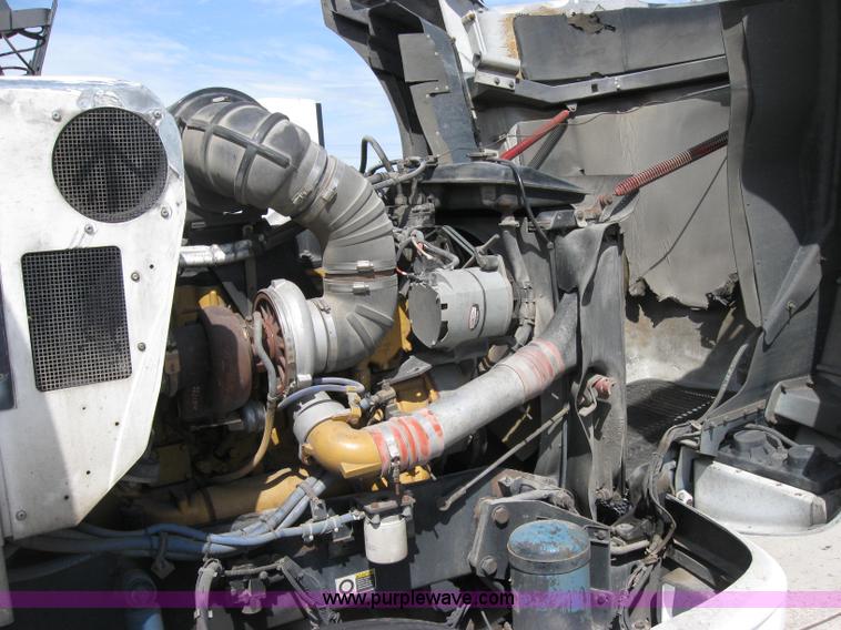 image for item 2620 2003 Kenworth Construct T600 semi truck