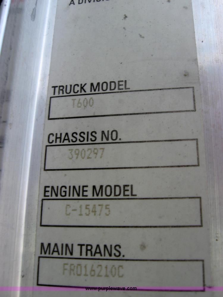 image for item 2620 2003 Kenworth Construct T600 semi truck