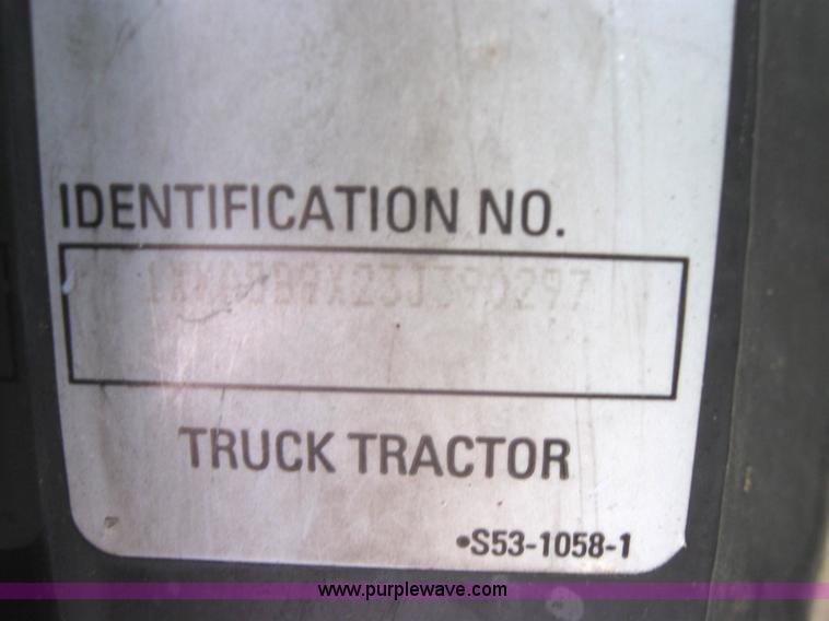 image for item 2620 2003 Kenworth Construct T600 semi truck