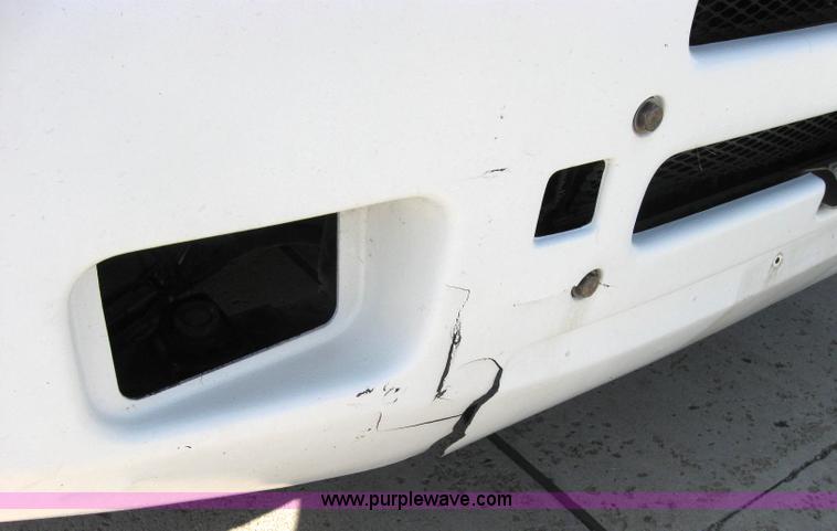 image for item 2621 2002 International 9400i semi truck