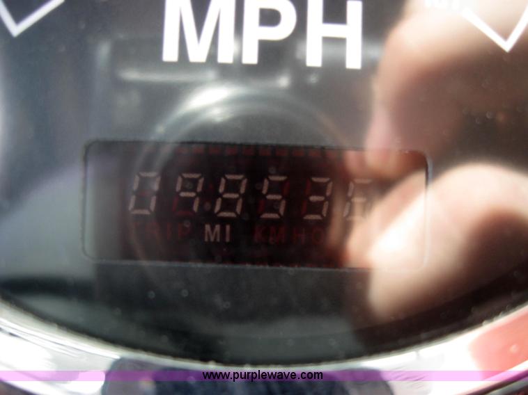 image for item 2621 2002 International 9400i semi truck