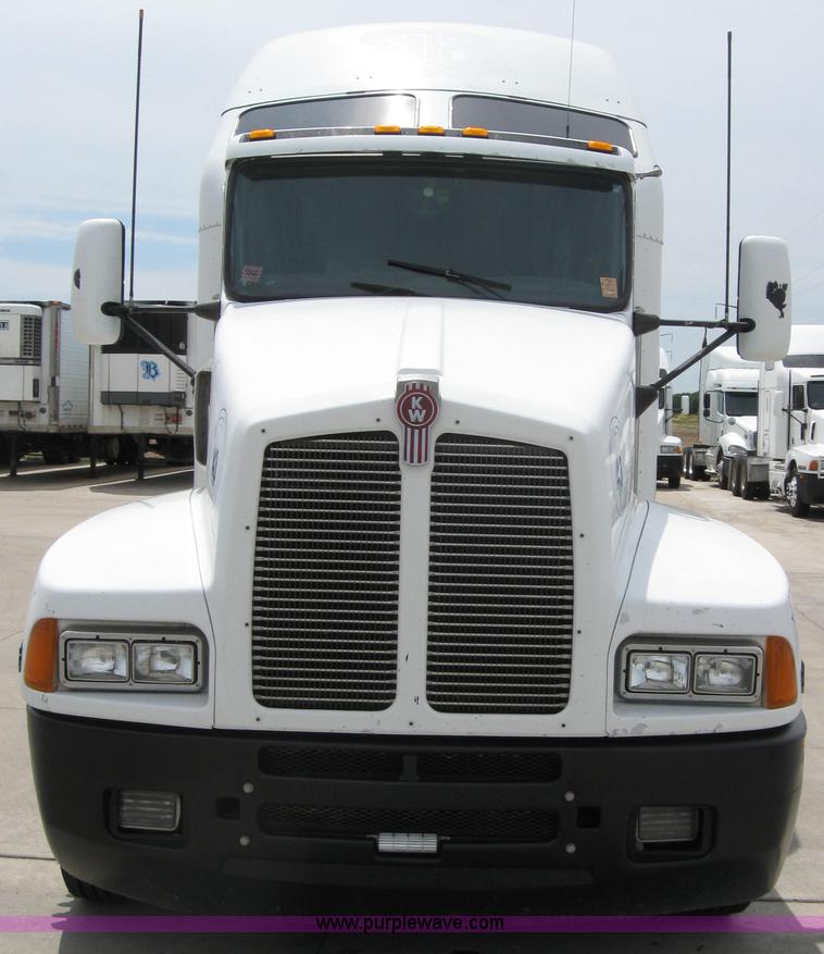 image for item 2623 2003 Kenworth Construct T600 semi truck