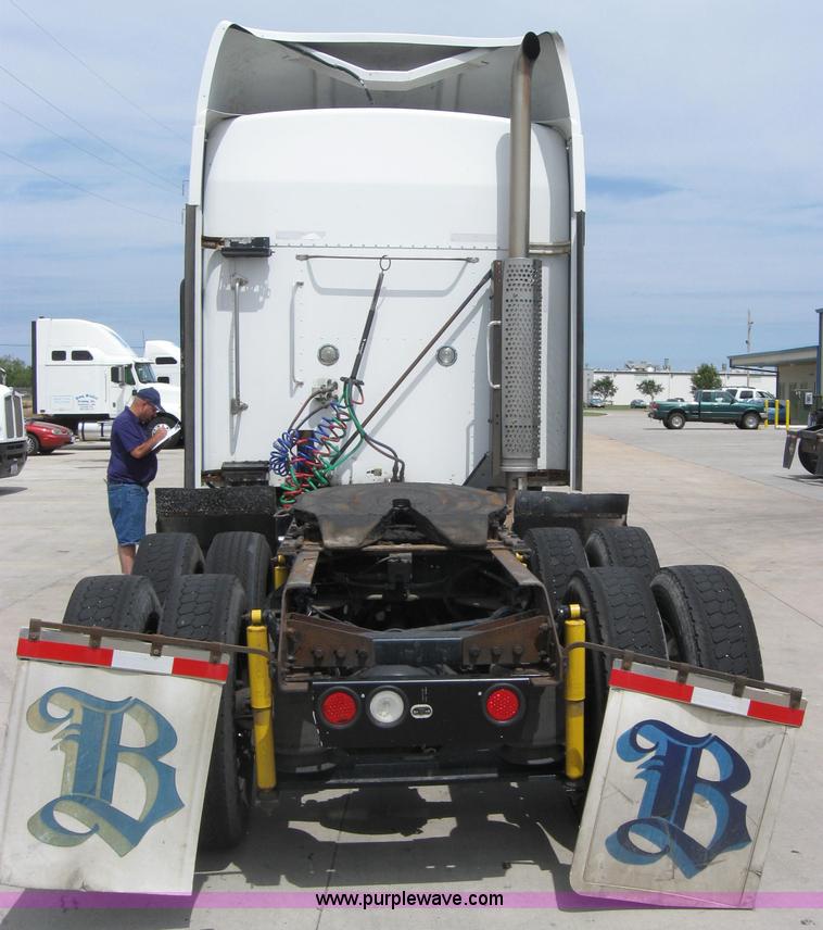 image for item 2623 2003 Kenworth Construct T600 semi truck