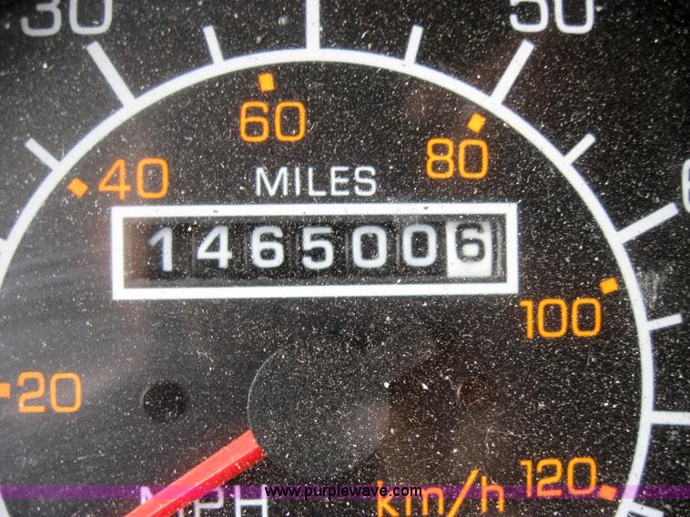 image for item 2623 2003 Kenworth Construct T600 semi truck