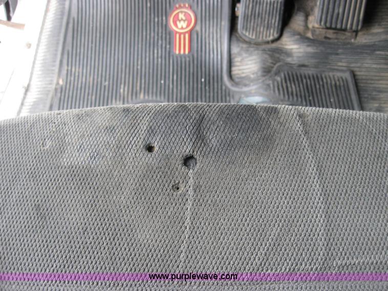 image for item 2623 2003 Kenworth Construct T600 semi truck