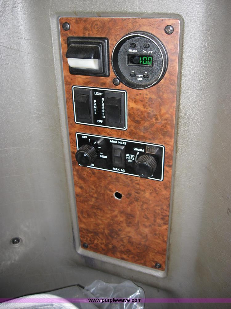 image for item 2623 2003 Kenworth Construct T600 semi truck