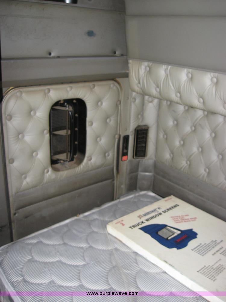 image for item 2623 2003 Kenworth Construct T600 semi truck