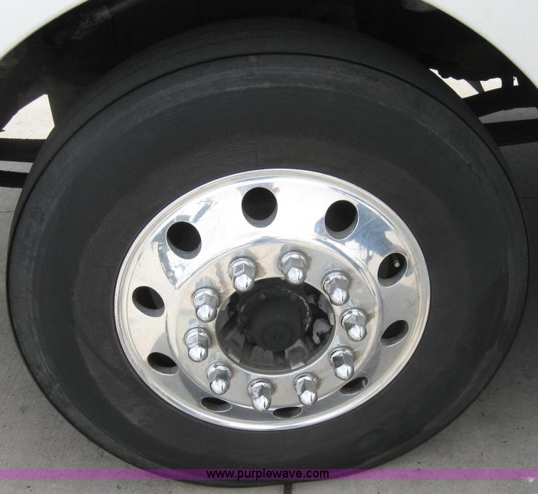 image for item 2623 2003 Kenworth Construct T600 semi truck