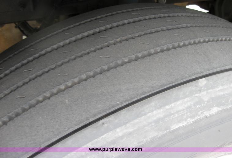 image for item 2623 2003 Kenworth Construct T600 semi truck