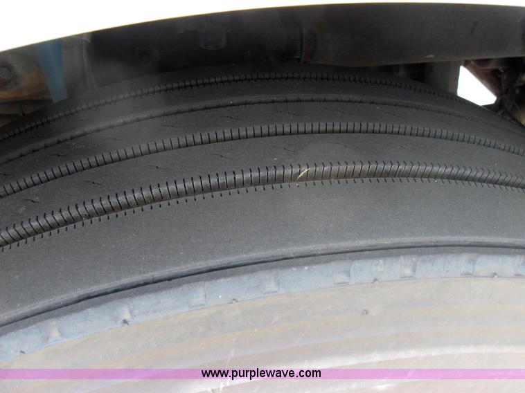 image for item 2623 2003 Kenworth Construct T600 semi truck