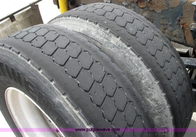 image for item 2623 2003 Kenworth Construct T600 semi truck