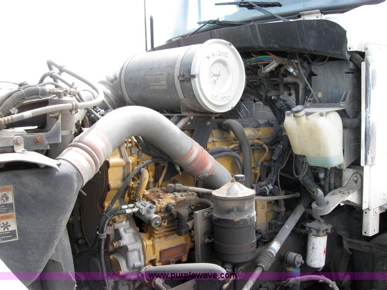 image for item 2623 2003 Kenworth Construct T600 semi truck