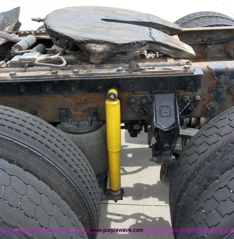 image for item 2623 2003 Kenworth Construct T600 semi truck