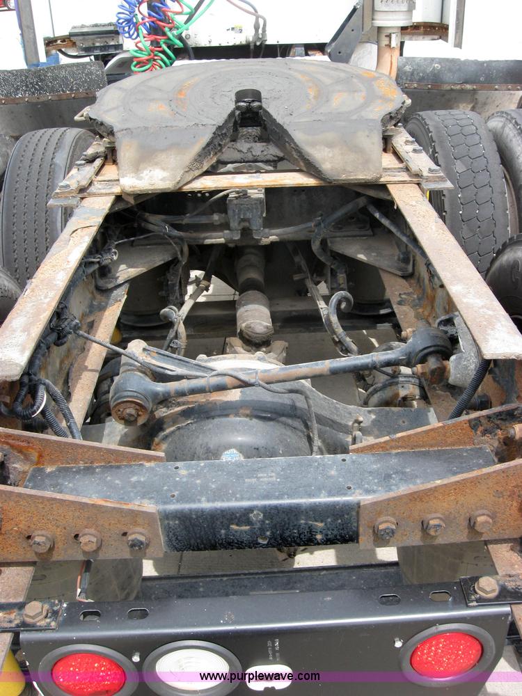 image for item 2623 2003 Kenworth Construct T600 semi truck