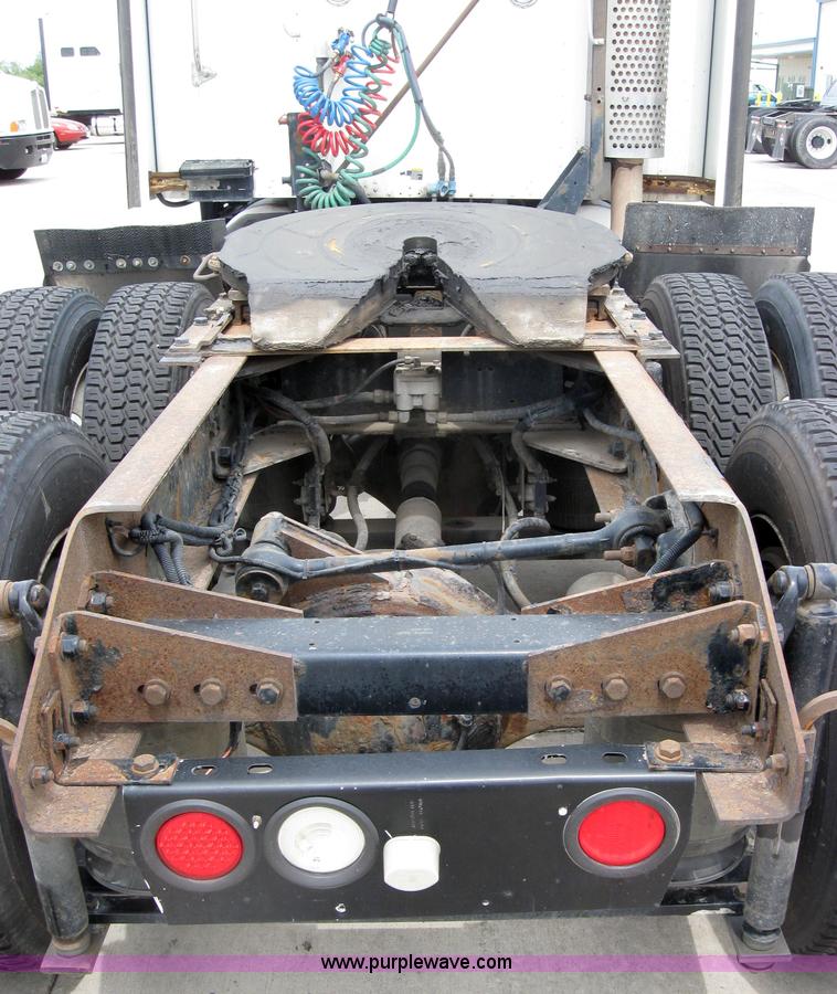 image for item 2624 2003 Kenworth Construct T600 semi truck