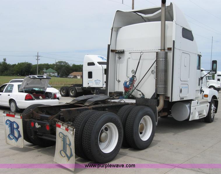 image for item 2624 2003 Kenworth Construct T600 semi truck