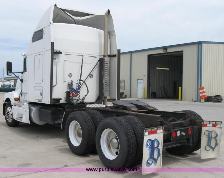 image for item 2624 2003 Kenworth Construct T600 semi truck