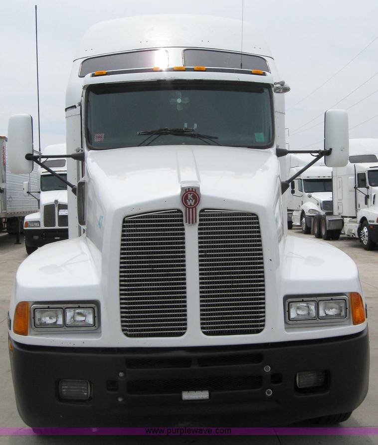 image for item 2624 2003 Kenworth Construct T600 semi truck