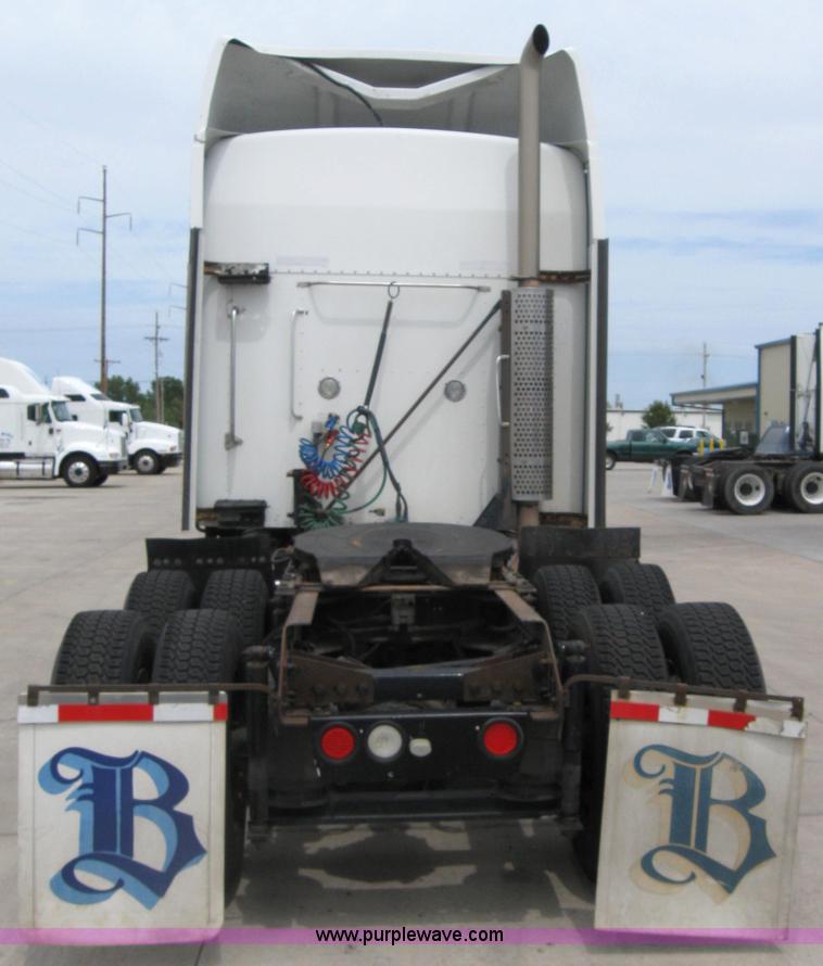 image for item 2624 2003 Kenworth Construct T600 semi truck