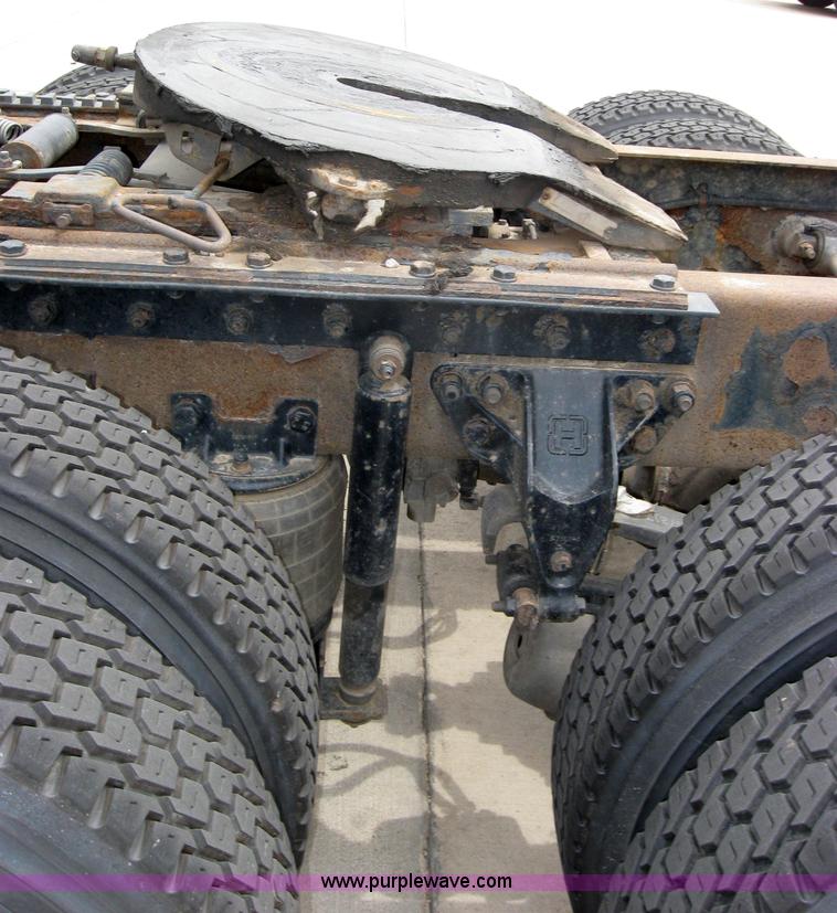 image for item 2624 2003 Kenworth Construct T600 semi truck