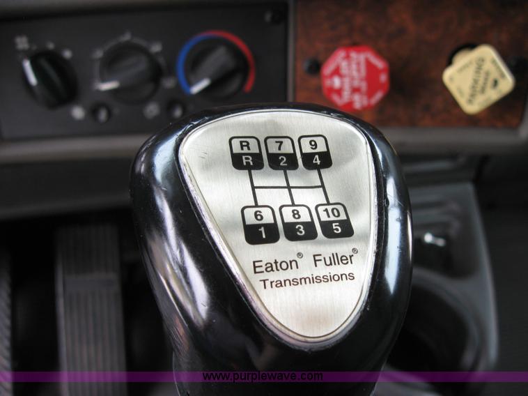 image for item 2624 2003 Kenworth Construct T600 semi truck