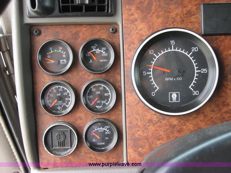 image for item 2624 2003 Kenworth Construct T600 semi truck