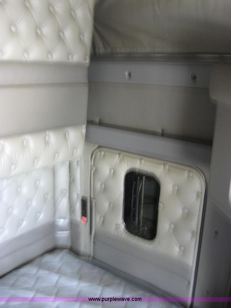 image for item 2624 2003 Kenworth Construct T600 semi truck