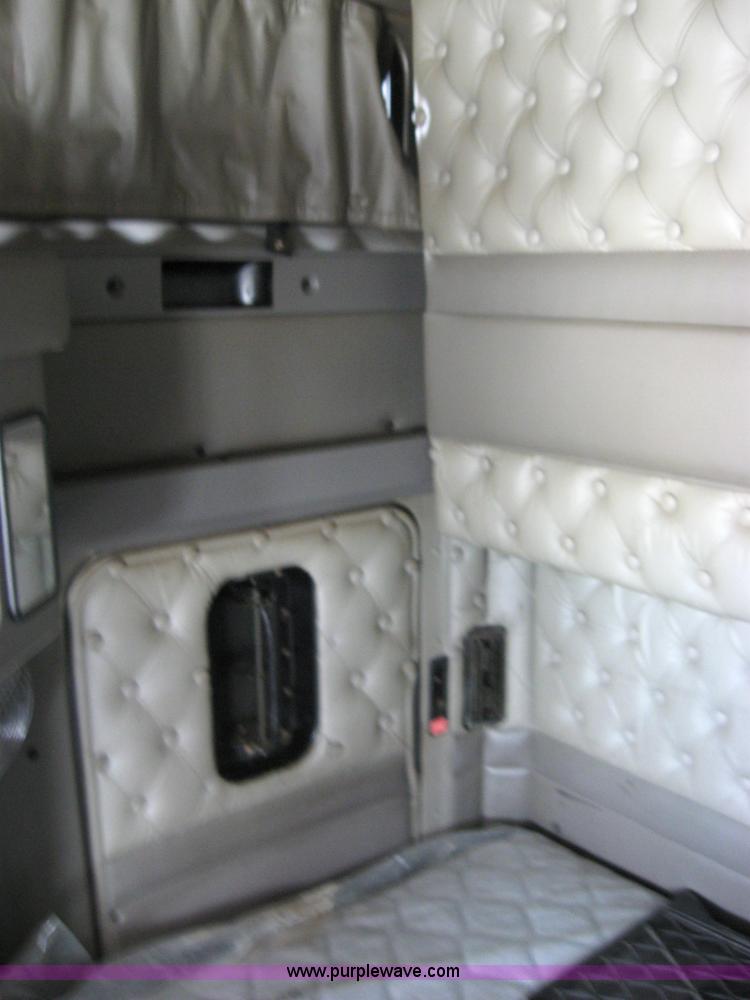 image for item 2624 2003 Kenworth Construct T600 semi truck