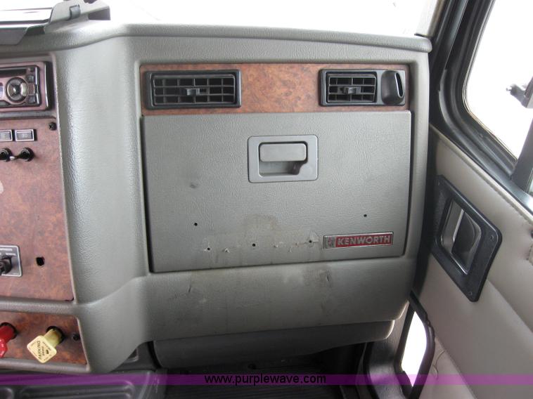 image for item 2624 2003 Kenworth Construct T600 semi truck