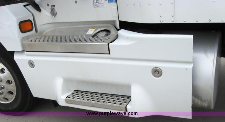 image for item 2624 2003 Kenworth Construct T600 semi truck